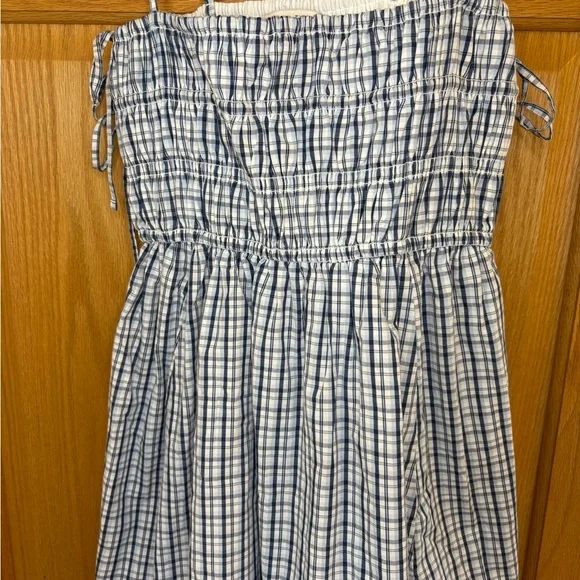 SMALL TALL Abercrombie & Fitch Black and White Smocked Sundress - Picture 2 of 4